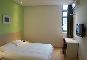 Motel 168 Shanghai Pudong Huinan Metro Station Tesco מראה חיצוני תמונה