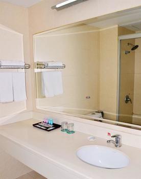 Motel 168 Shanghai Pudong Huinan Metro Station Tesco מראה חיצוני תמונה
