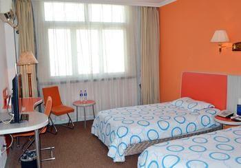 Motel 168 Shanghai Pudong Huinan Metro Station Tesco מראה חיצוני תמונה